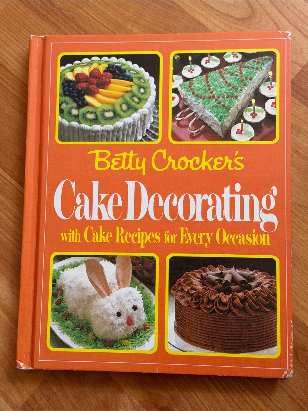 Betty Crocker's Cake Decorating Book with Recipes for Every Occasion
